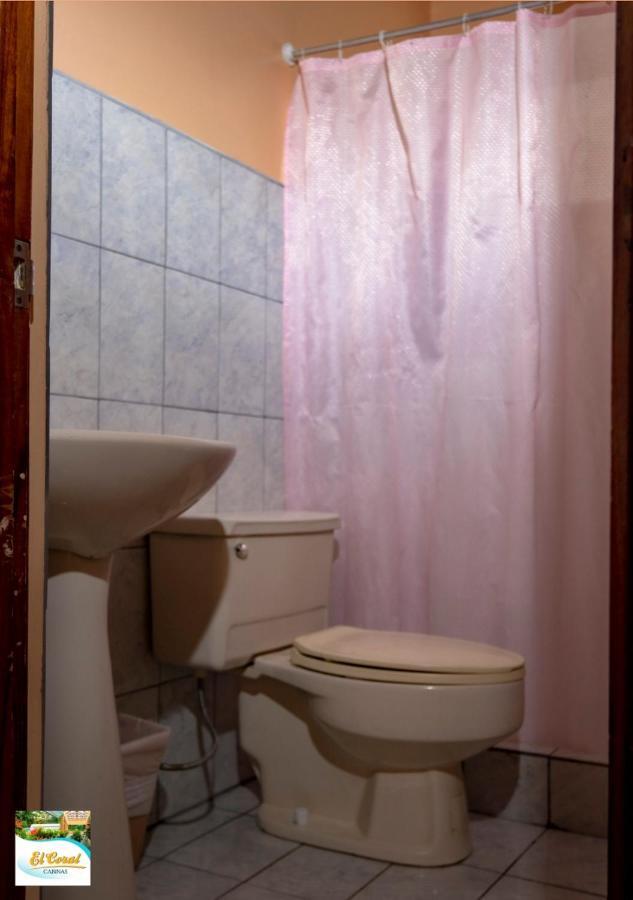 Hotel Y Cabinas El Coral Jacó Екстериор снимка