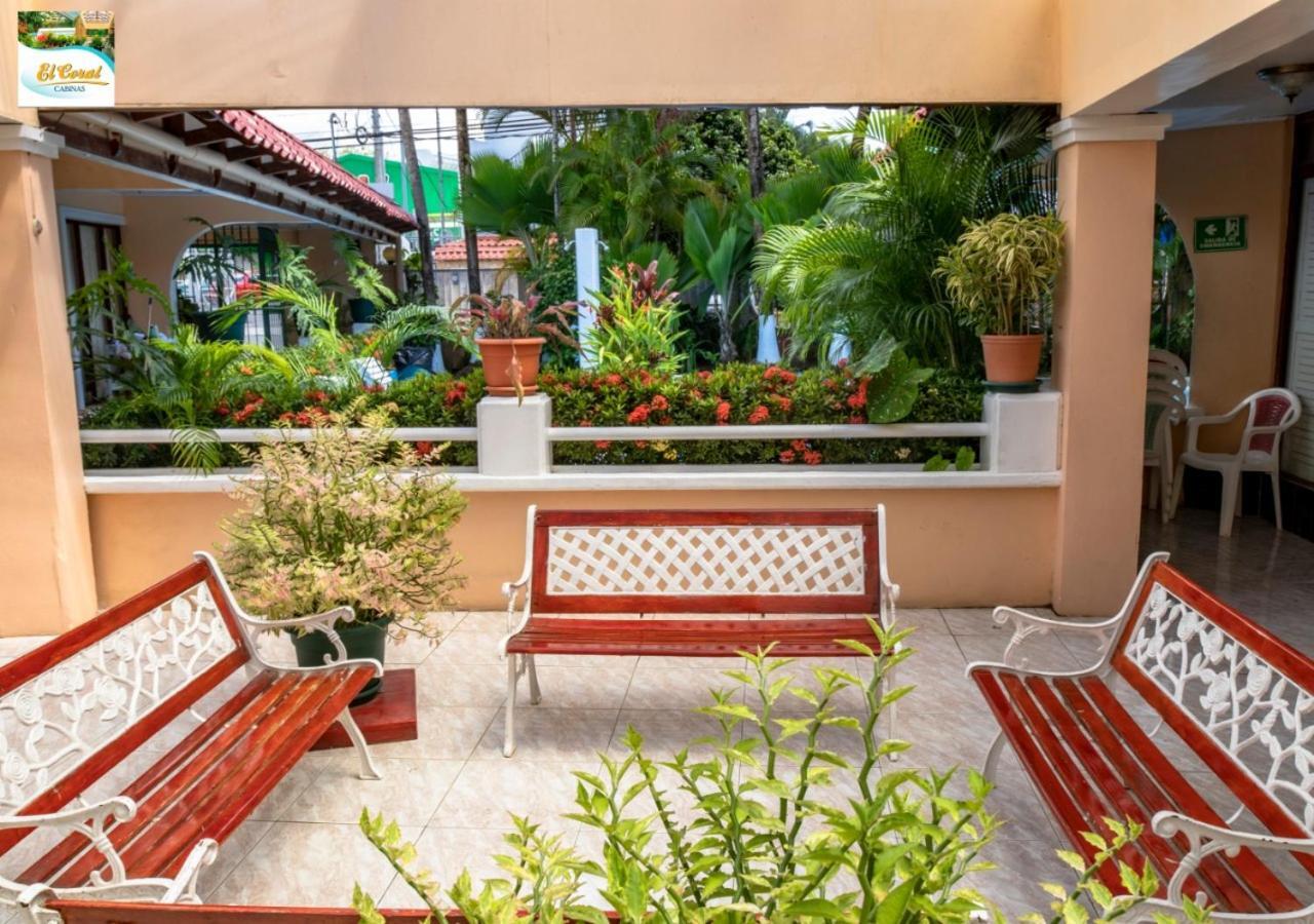 Hotel Y Cabinas El Coral Jacó Екстериор снимка