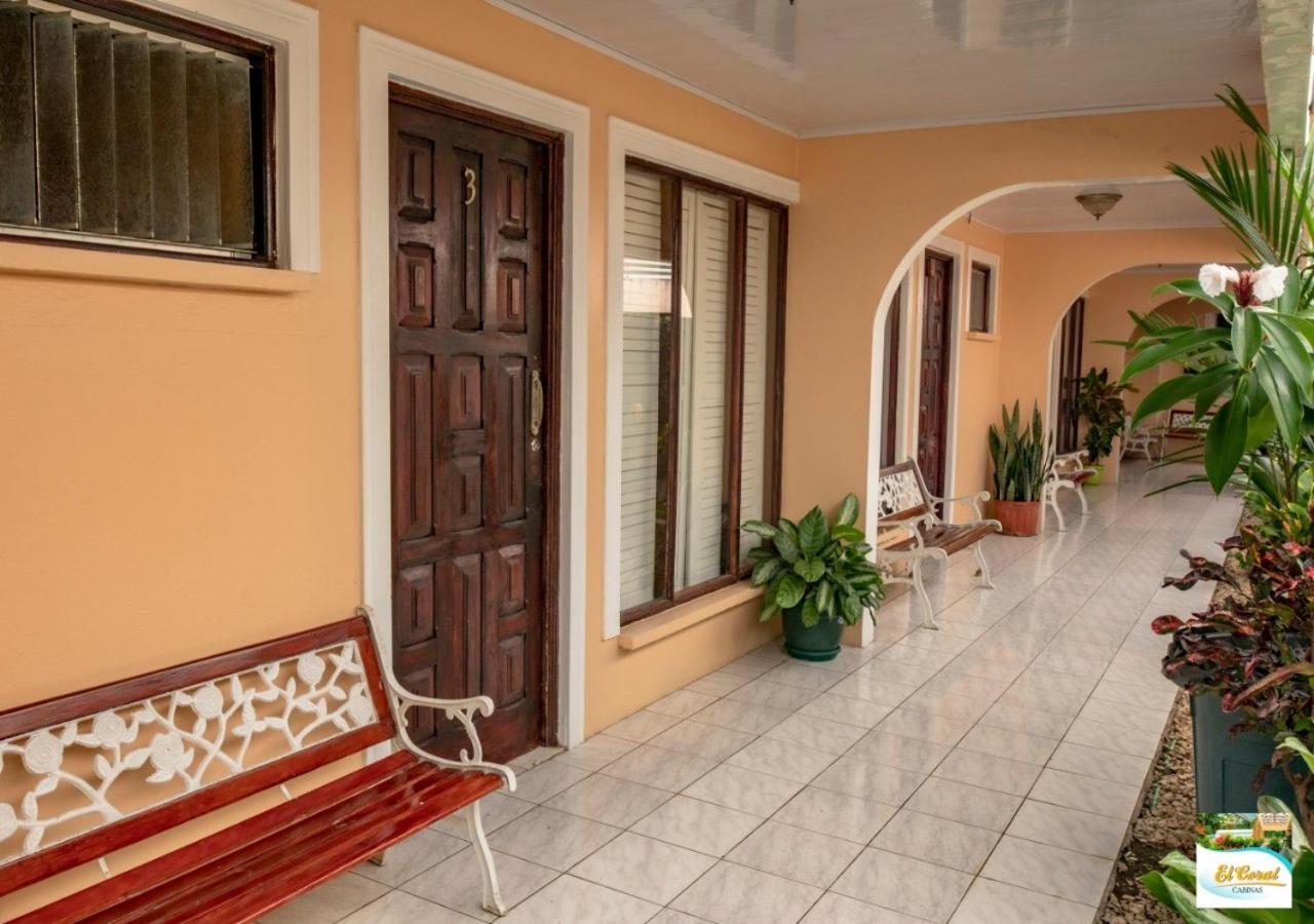 Hotel Y Cabinas El Coral Jacó Екстериор снимка