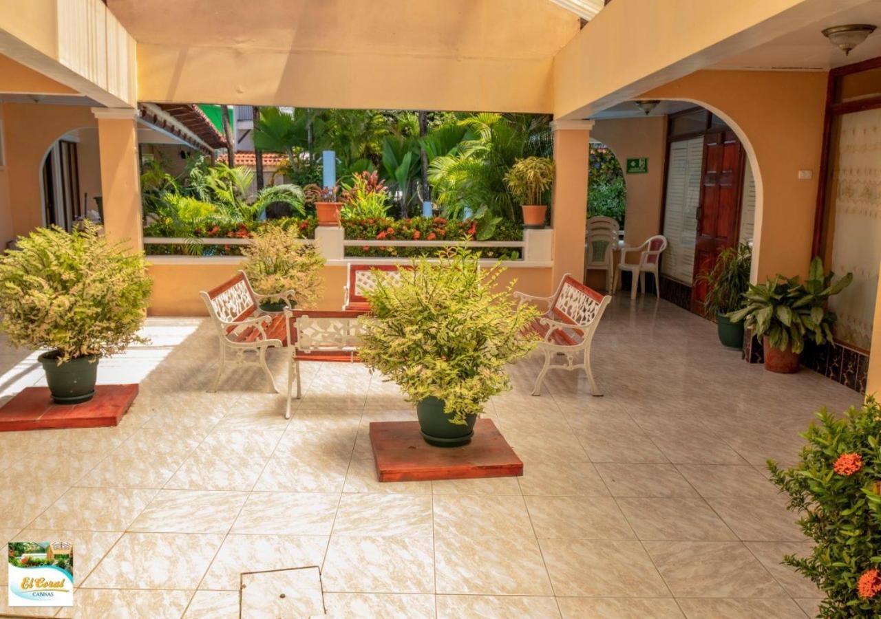 Hotel Y Cabinas El Coral Jacó Екстериор снимка