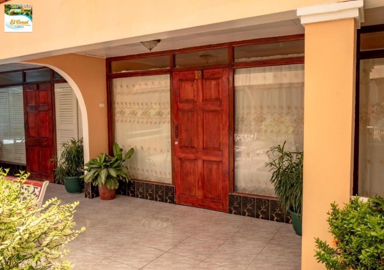 Hotel Y Cabinas El Coral Jacó Екстериор снимка