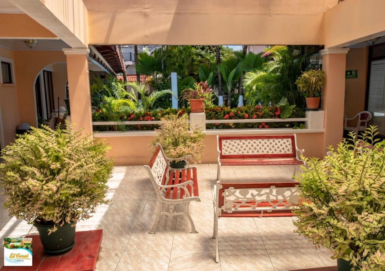 Hotel Y Cabinas El Coral Jacó Екстериор снимка
