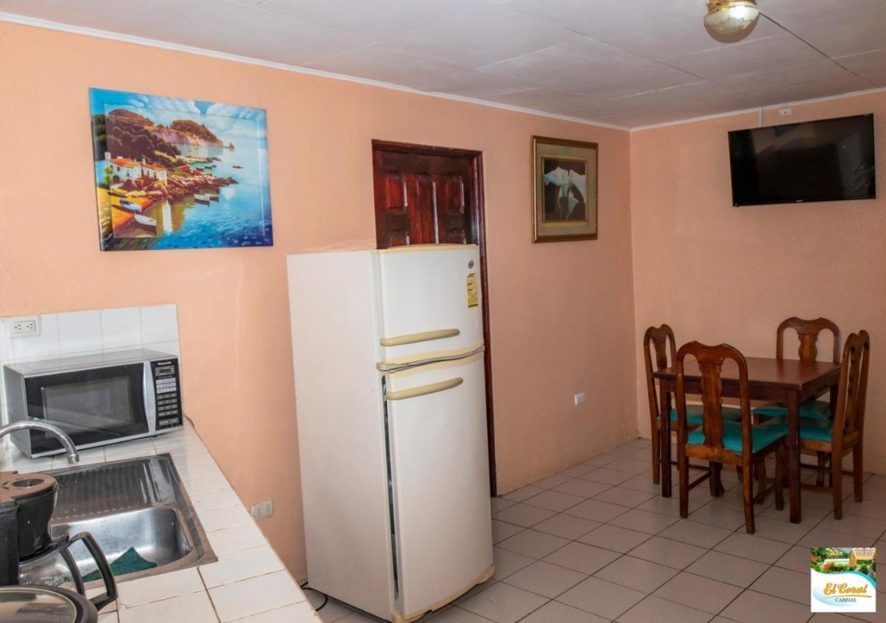 Hotel Y Cabinas El Coral Jacó Екстериор снимка